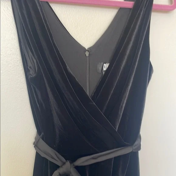 NWOT DKNY Midi Black Sleeveless Faux Wrap V Neckline Velvet Dress Size 4 - Picture 11 of 11